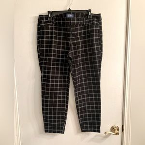 Old Navy Black & White Capri Pants NWOT